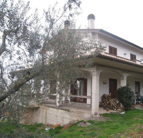 casa indipendente in vendita a Montefiascone