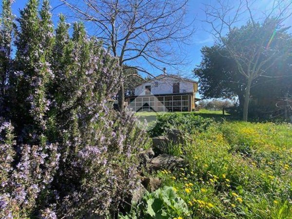 casa indipendente in vendita a Montefiascone