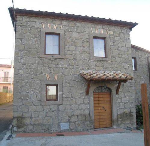 casa indipendente in vendita a Montefiascone