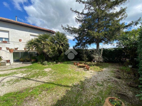 casa indipendente in vendita a Montefiascone
