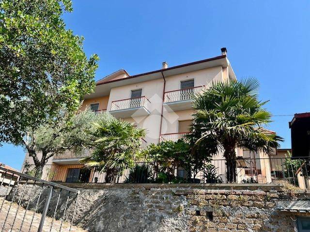 casa indipendente in vendita a Montefiascone