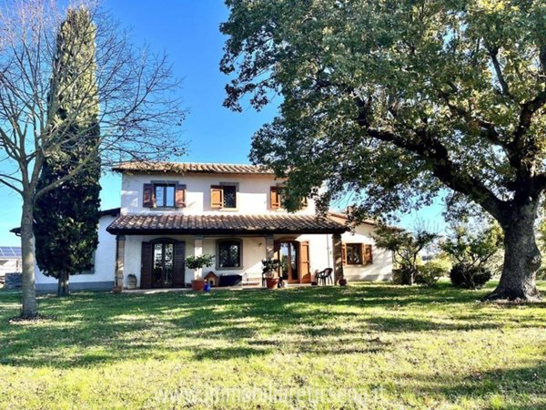 casa indipendente in vendita a Montefiascone