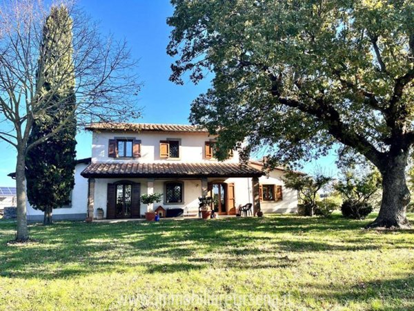 casa indipendente in vendita a Montefiascone