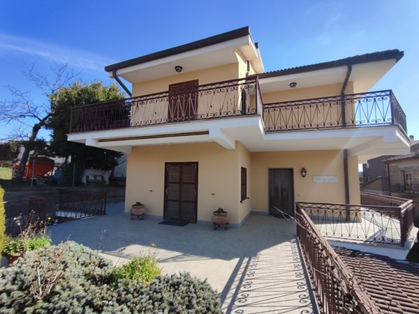 casa indipendente in vendita a Montefiascone in zona Le Coste
