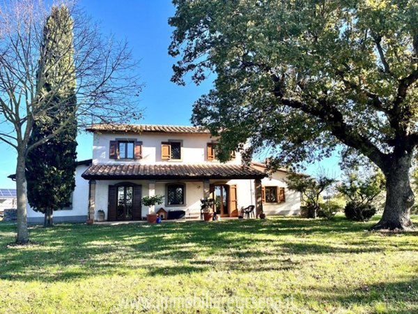 casa indipendente in vendita a Montefiascone
