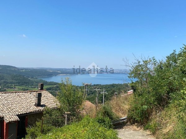casa indipendente in vendita a Montefiascone