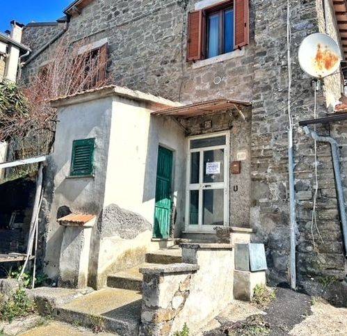 casa indipendente in vendita a Montefiascone