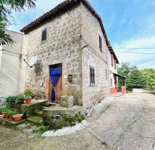 casa indipendente in vendita a Montefiascone