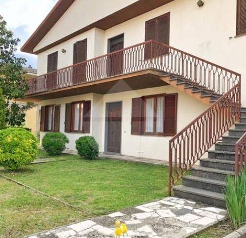 casa indipendente in vendita a Montefiascone