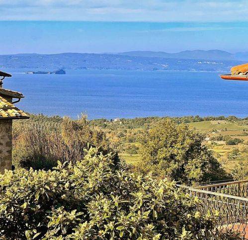 casa indipendente in vendita a Montefiascone