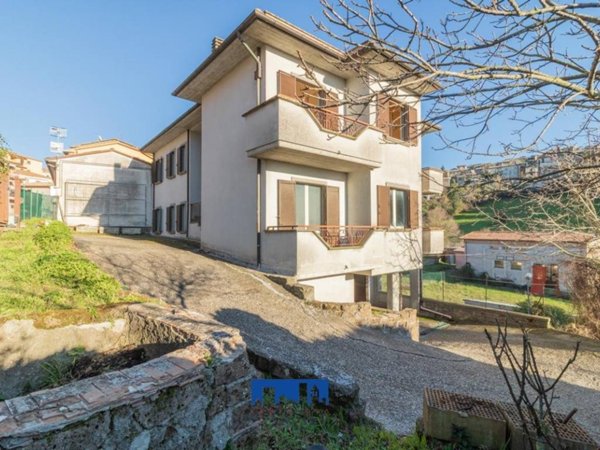 casa indipendente in vendita a Montefiascone