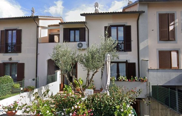 casa indipendente in vendita a Montefiascone