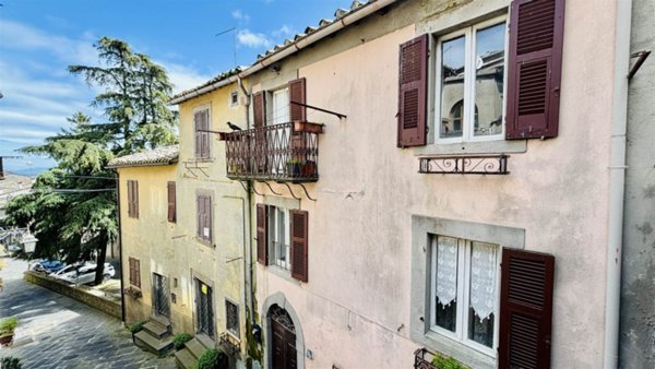 casa indipendente in vendita a Montefiascone