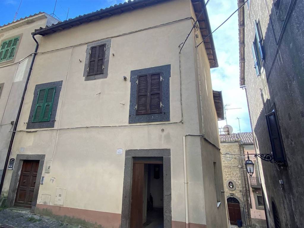 casa indipendente in vendita a Montefiascone