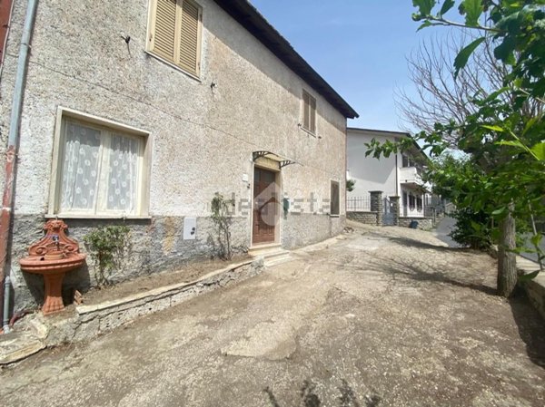 casa indipendente in vendita a Montefiascone
