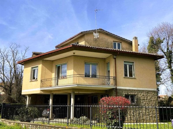 casa indipendente in vendita a Montefiascone