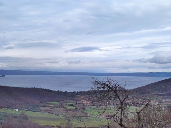 casa indipendente in vendita a Montefiascone