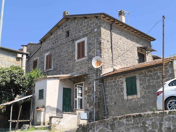 casa indipendente in vendita a Montefiascone