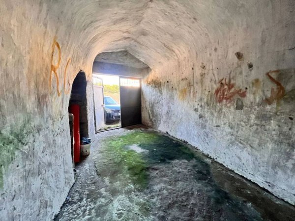locale di sgombero in vendita a Montefiascone