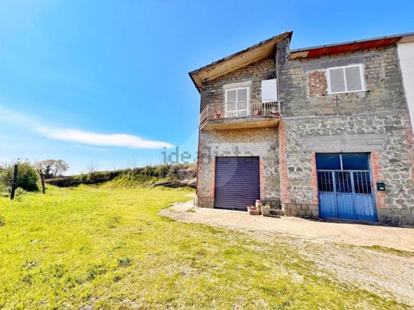 casa indipendente in vendita a Montefiascone