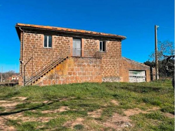 casa indipendente in vendita a Montefiascone
