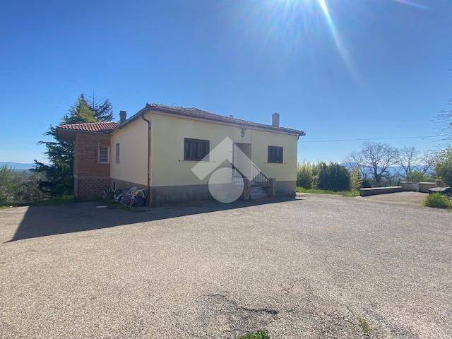 casa indipendente in vendita a Montefiascone in zona Cipollone