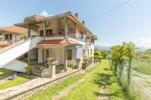 casa indipendente in vendita a Montefiascone