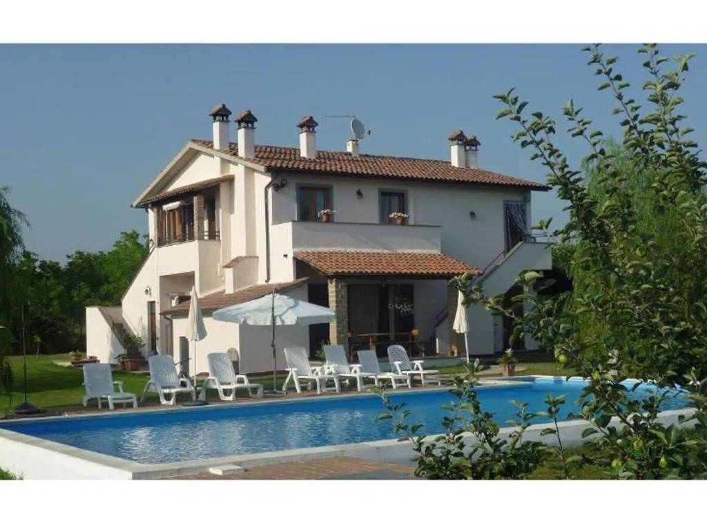 casa indipendente in vendita a Montefiascone