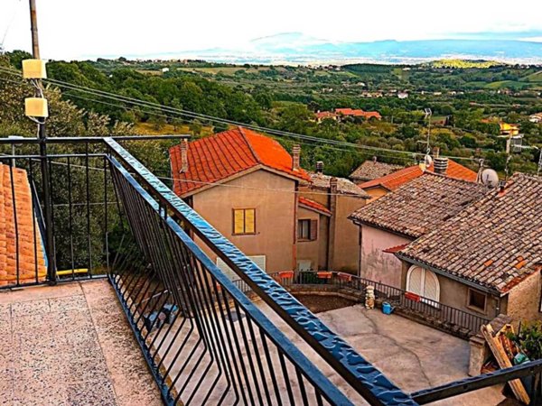 casa indipendente in vendita a Montefiascone