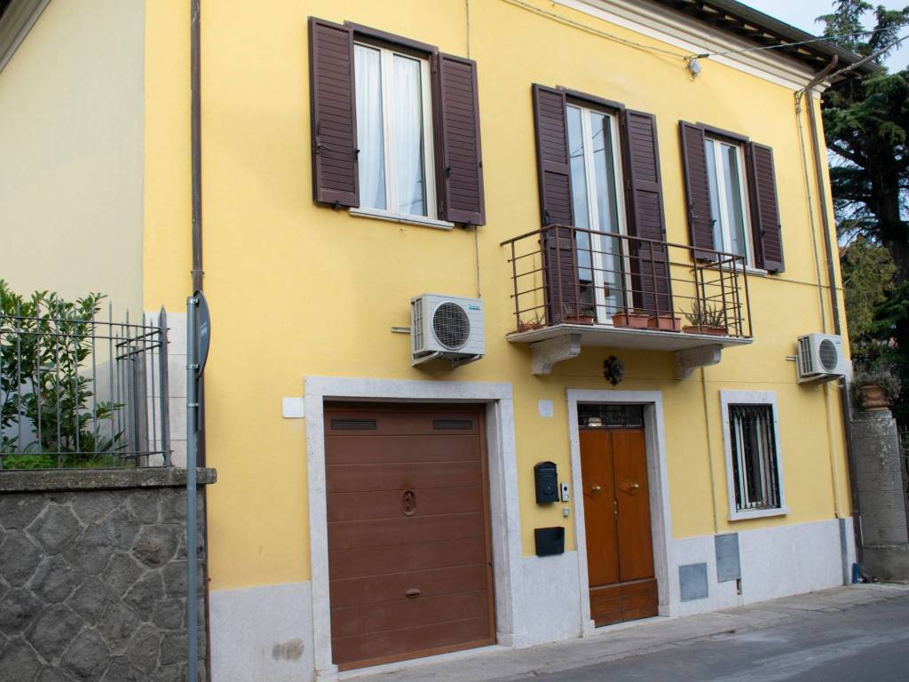casa indipendente in vendita a Montefiascone