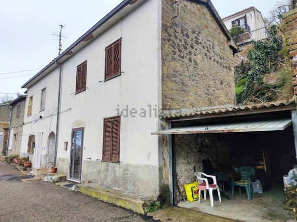casa indipendente in vendita a Montefiascone
