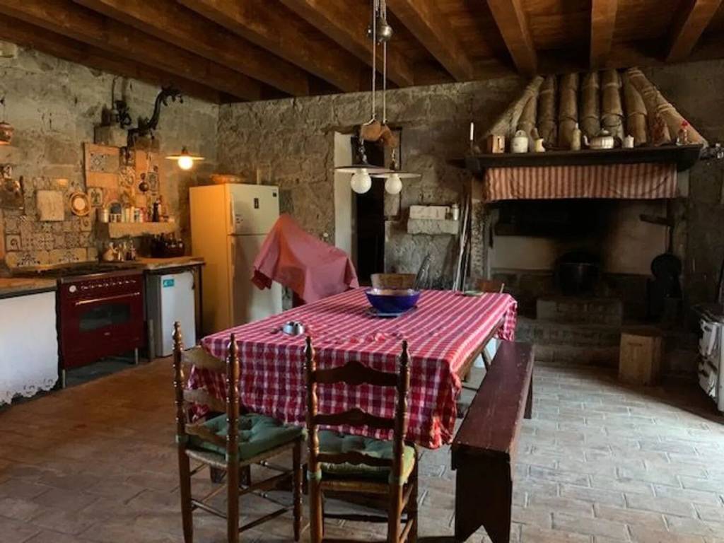casa indipendente in vendita a Montefiascone