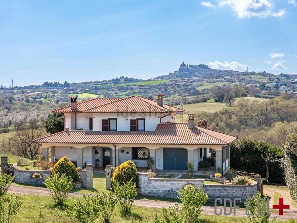 casa indipendente in vendita a Montefiascone
