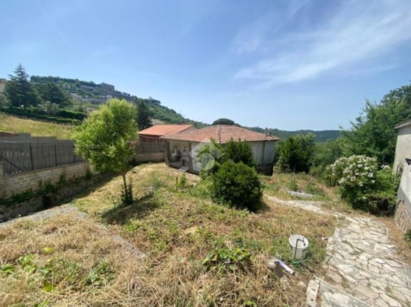 casa indipendente in vendita a Montefiascone