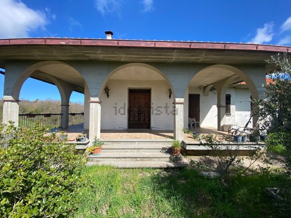 casa indipendente in vendita a Montefiascone