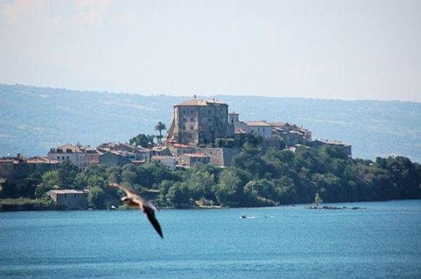 casa indipendente in vendita a Montefiascone