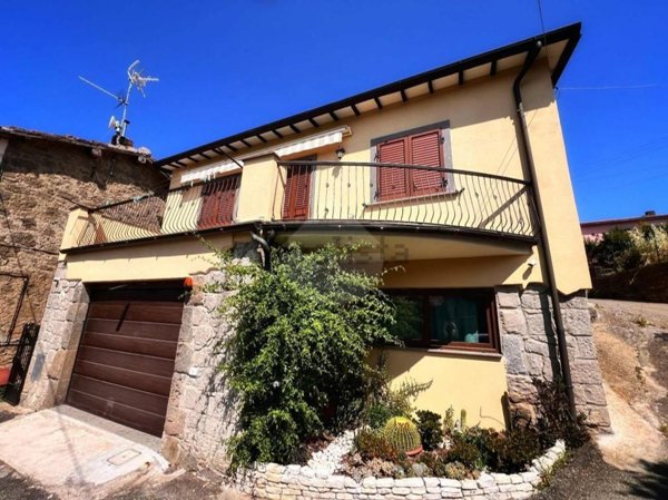 casa indipendente in vendita a Montefiascone