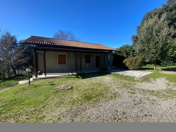 casa indipendente in vendita a Montefiascone