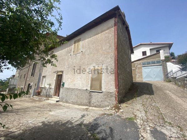 casa indipendente in vendita a Montefiascone