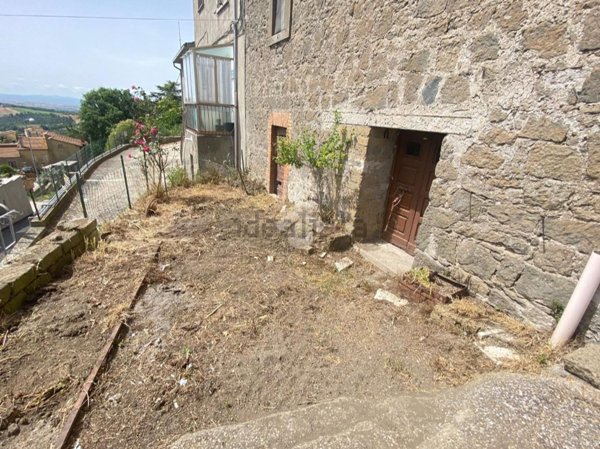 casa indipendente in vendita a Montefiascone