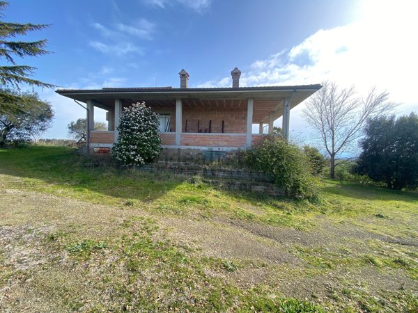 casa indipendente in vendita a Montefiascone