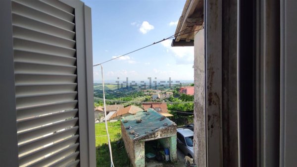 casa indipendente in vendita a Montefiascone
