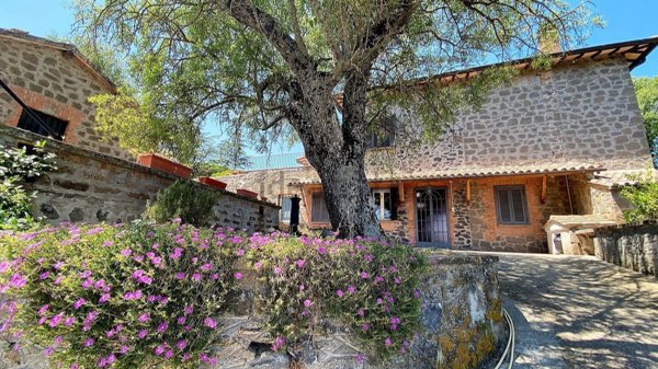 casa indipendente in vendita a Montefiascone