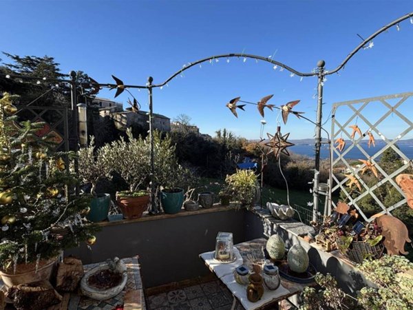 casa indipendente in vendita a Montefiascone