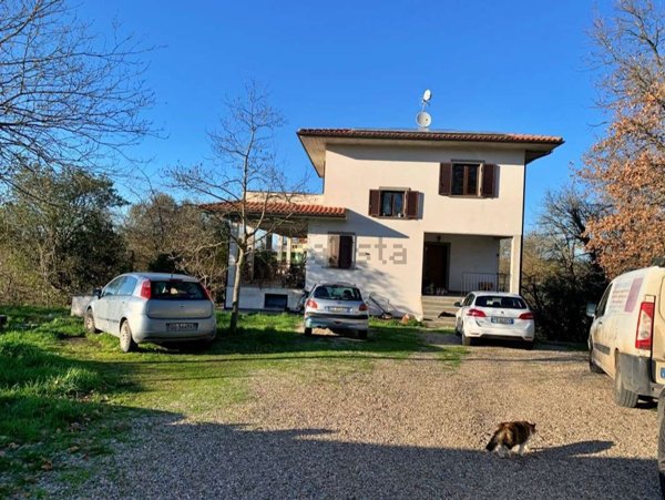 casa indipendente in vendita a Montefiascone