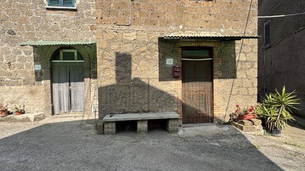 casa indipendente in vendita a Montefiascone
