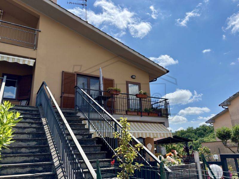 casa indipendente in vendita a Montefiascone