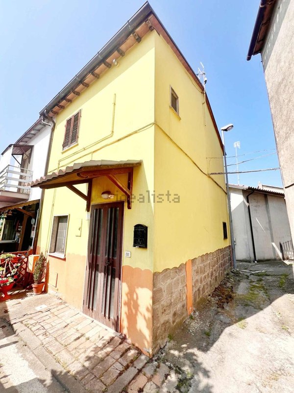 casa indipendente in vendita a Montefiascone