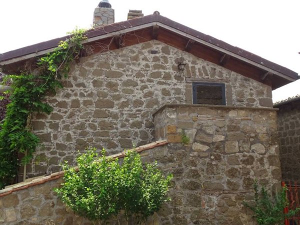 casa indipendente in vendita a Montefiascone