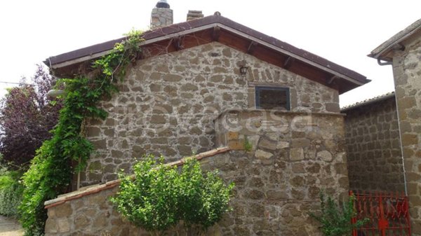 casa indipendente in vendita a Montefiascone